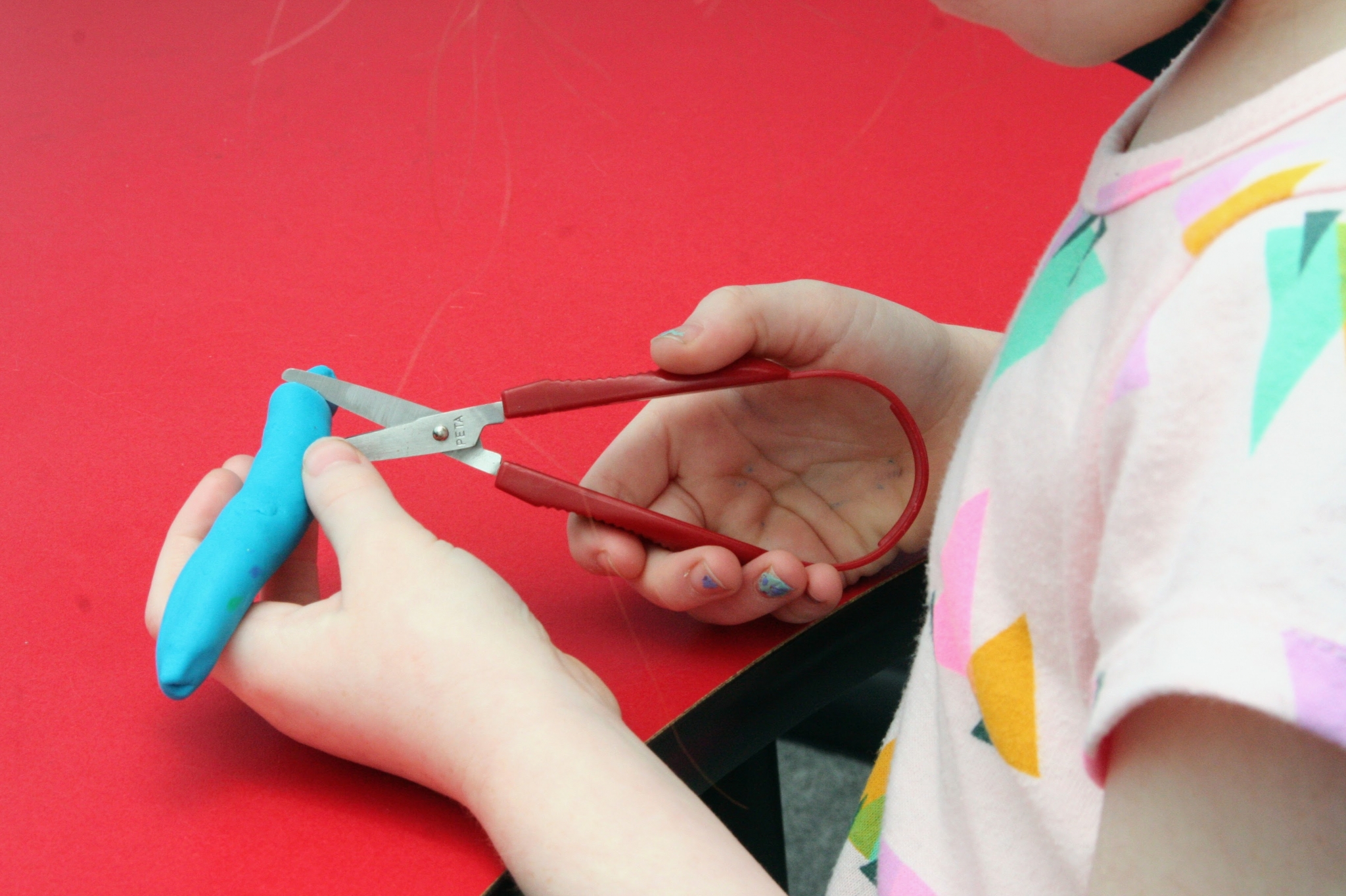 Teach Your Child How to Cut with Scissors Osnat RimonSkura