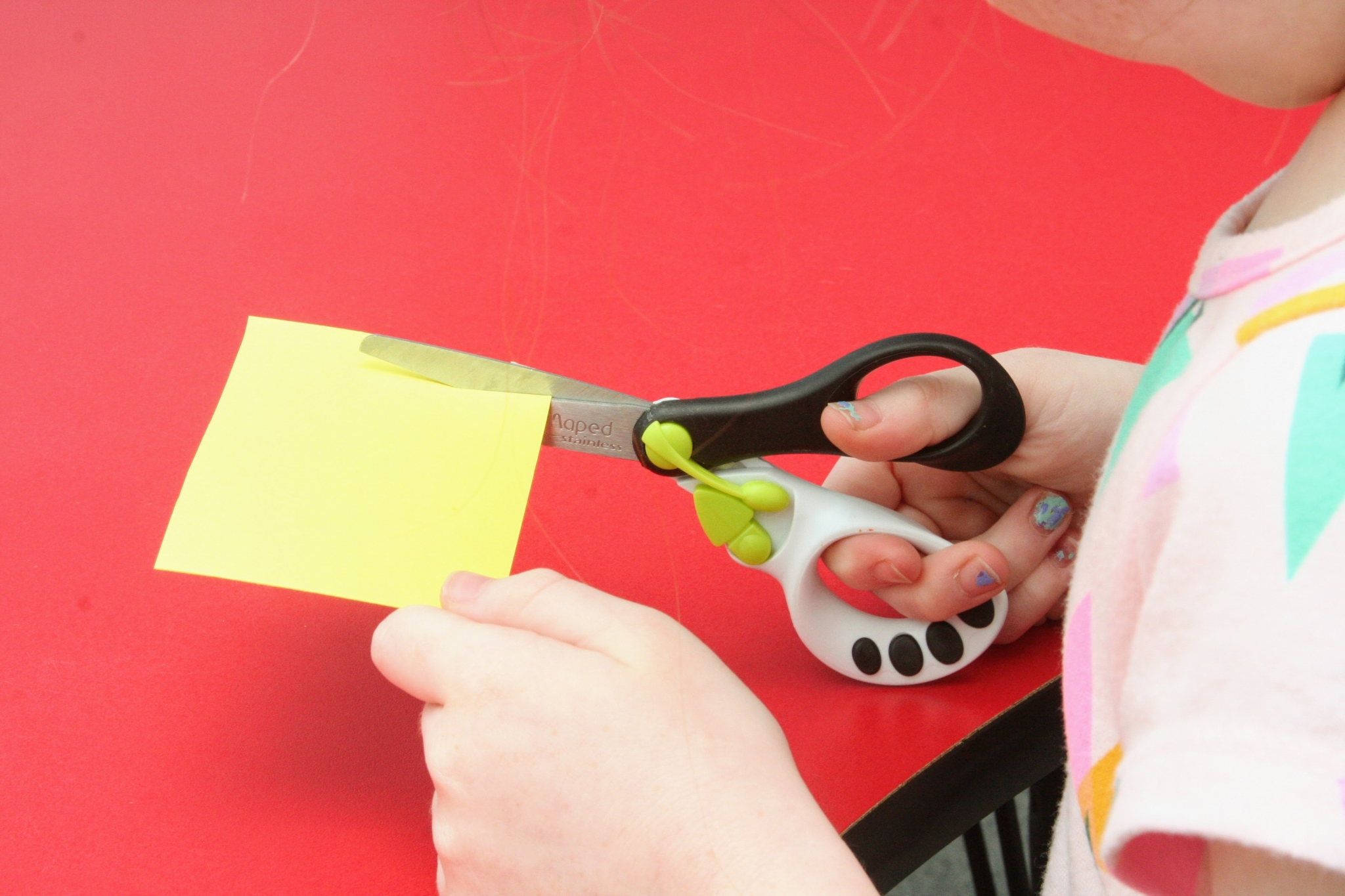 Teach Your Child How to Cut with Scissors Osnat RimonSkura